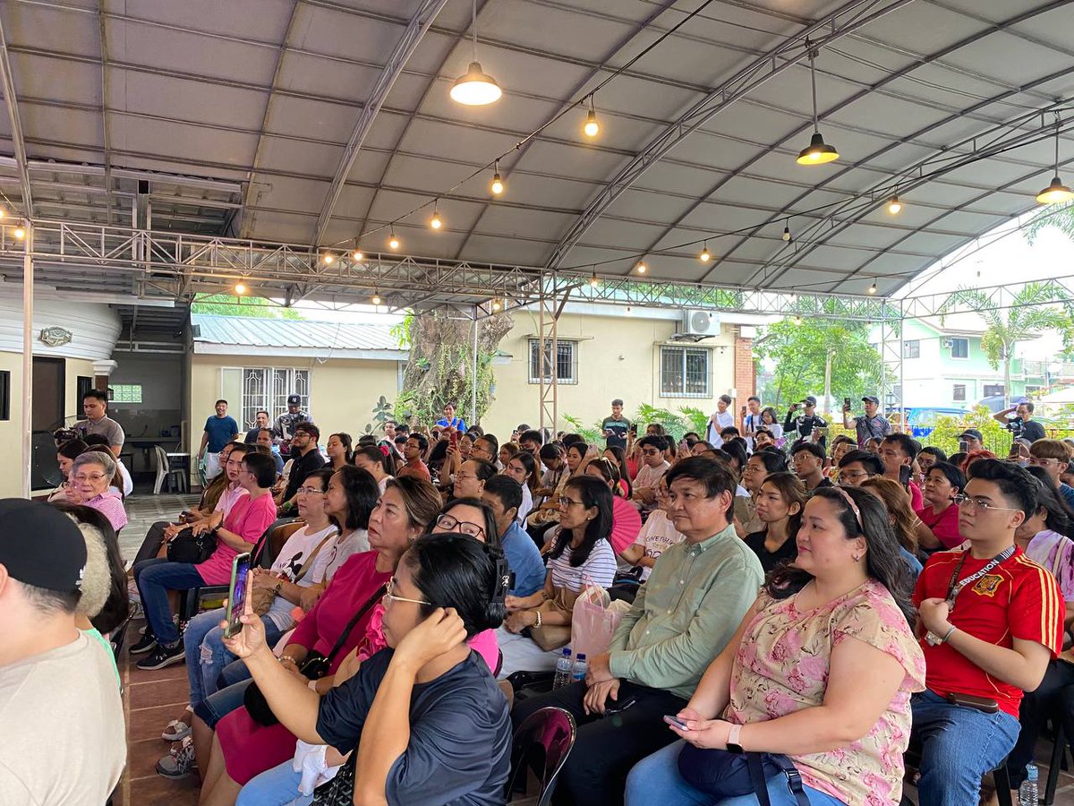 KANPph's tweet photo. SALAMAT, CAVITE! 🥰 🫰

Hanggang ngayon ay damang-dama nila fmr VP @lenirobredo at Sen. @kikopangilinan ang pagmamahal ng mga kababayan natin sa Cavite. 

#PilipinasParaSaLahat https://t.co/ksMgJMJS5V