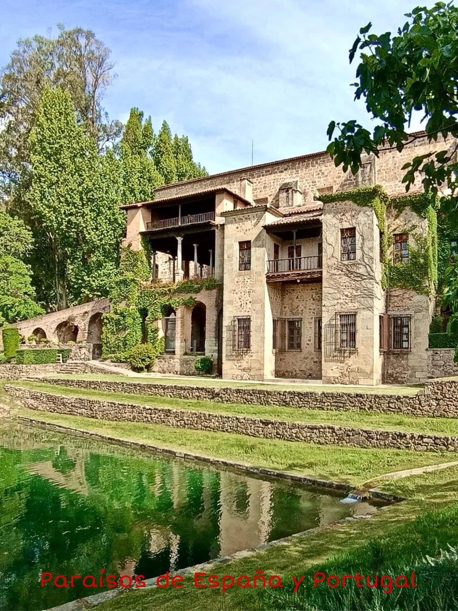 MONASTERIO DE YUSTE. Cuacos de Yuste.
Cáceres. Extremadura. España.
Carlos I de España y V del Sacro Imperio Romano Germánico. El César, Emperador del Sacro Imperio Romano Germánico, Señor de la Españas, Italia, Flandes y el Nuevo Mundo. Se retiró en Yuste después de una vida..