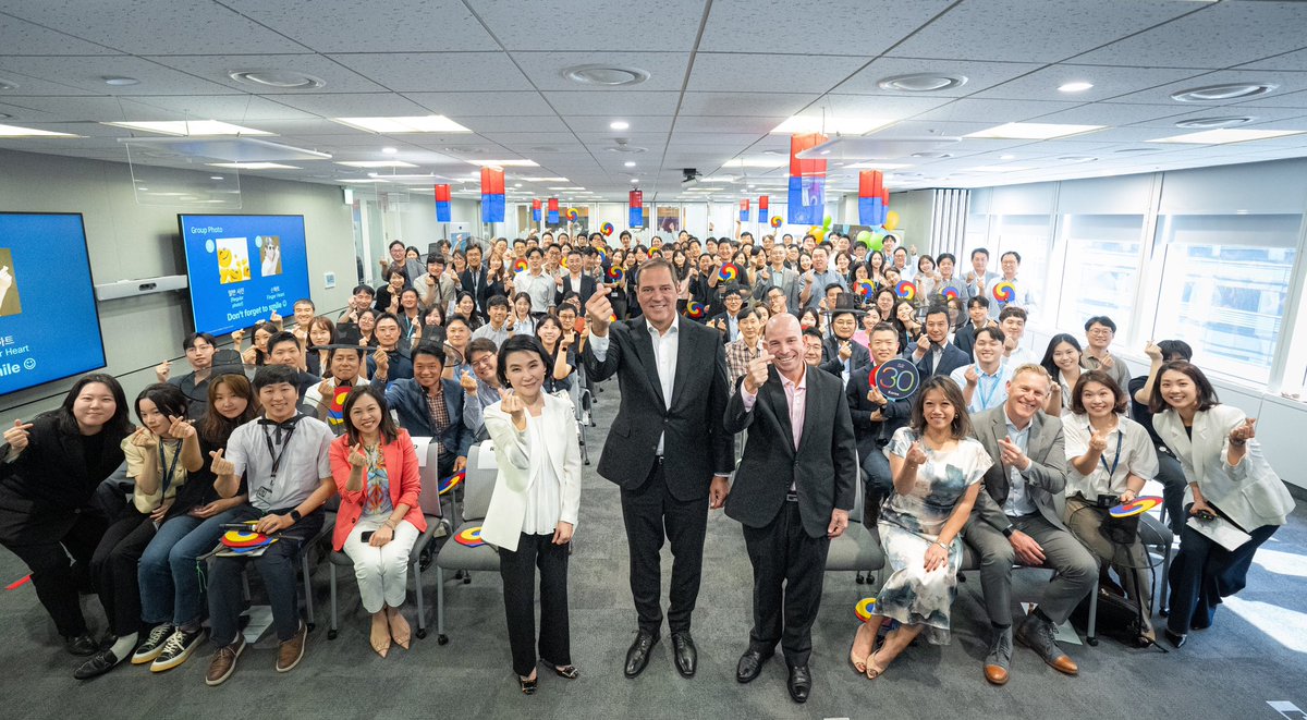 Dave West (@davidstevenwest) on Twitter photo Great fun today in Korea hosting <a href="/Cisco/">Cisco</a> Chair and CEO <a href="/ChuckRobbins/">Chuck Robbins</a> with key customers and our incredible <a href="/ciscoapac/">Cisco APAC</a> Korea team. Great fun today in Korea hosting <a href="/Cisco/">Cisco</a> Chair and CEO <a href="/ChuckRobbins/">Chuck Robbins</a> with key customers and our incredible <a href="/ciscoapac/">Cisco APAC</a> Korea team.