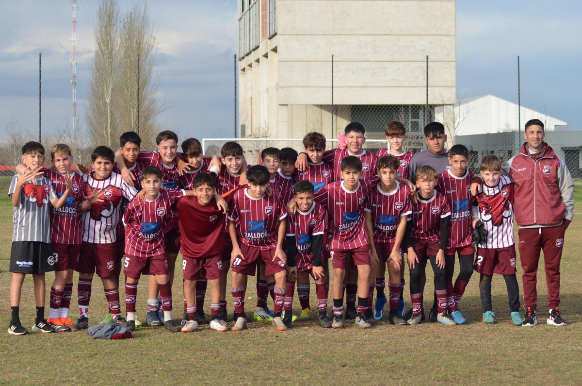 defensoresvrllo's tweet photo. #DivisionesInferiores
⚽ #Defensores visitó a @NewellsJuvenil para realizar una serie de partidos amistosos en el #PredioJorgeGriffa con la novena, la octava y la séptima división.
#TodoGranate 🐘 https://t.co/cduq6kwvKE