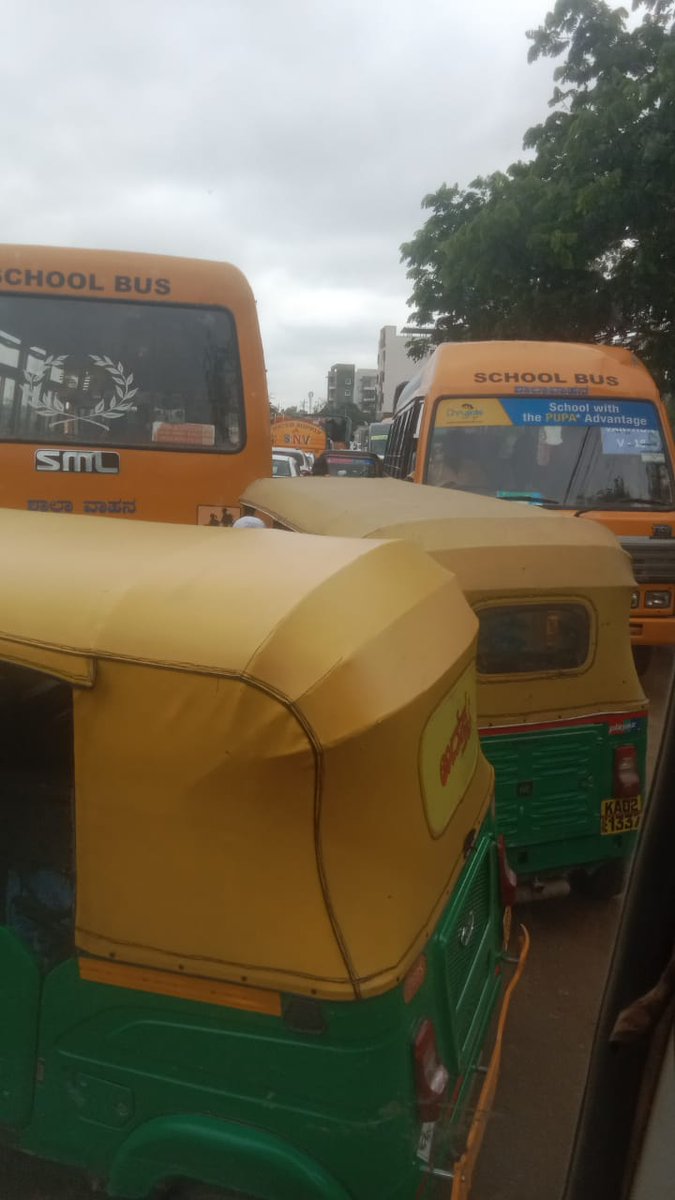 WF_Watcher's tweet image. A few residents in Gunjur area sent me these pics saying Little Kids are getting roasted in School Buses at Panathur Underpass for 1 &amp;amp; 1/2 hours in the morning and nearly 1 hour in the afternoon. [From Gunjur - Kadubeesanahalli]

Parents sending their Kids to New Horizon Gurukul,…