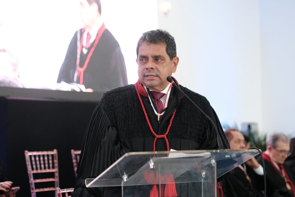 SÃO LUÍS – Danilo de Castro toma posse como procurador-geral de justiça do MPMA

mpma.mp.br/danilo-de-cast…