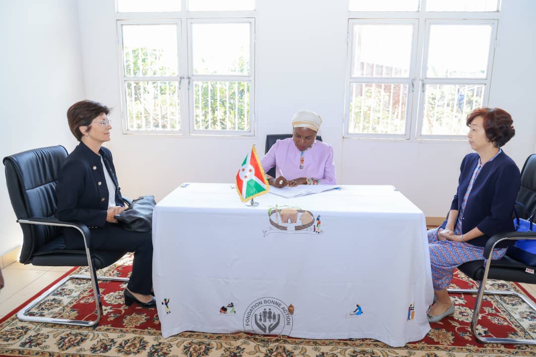 action_bonne's tweet image. S.E @Burundi1stLady a vivement remercié la #Chine pour son appui indéfectible dans le domaine de l'éducation au #Burundi. Ce soutien est d'une importance capitale pour l'éducation des élèves au #Burundi qui constituent une pépinière de l'avenir de notre pays. #2040 #2060