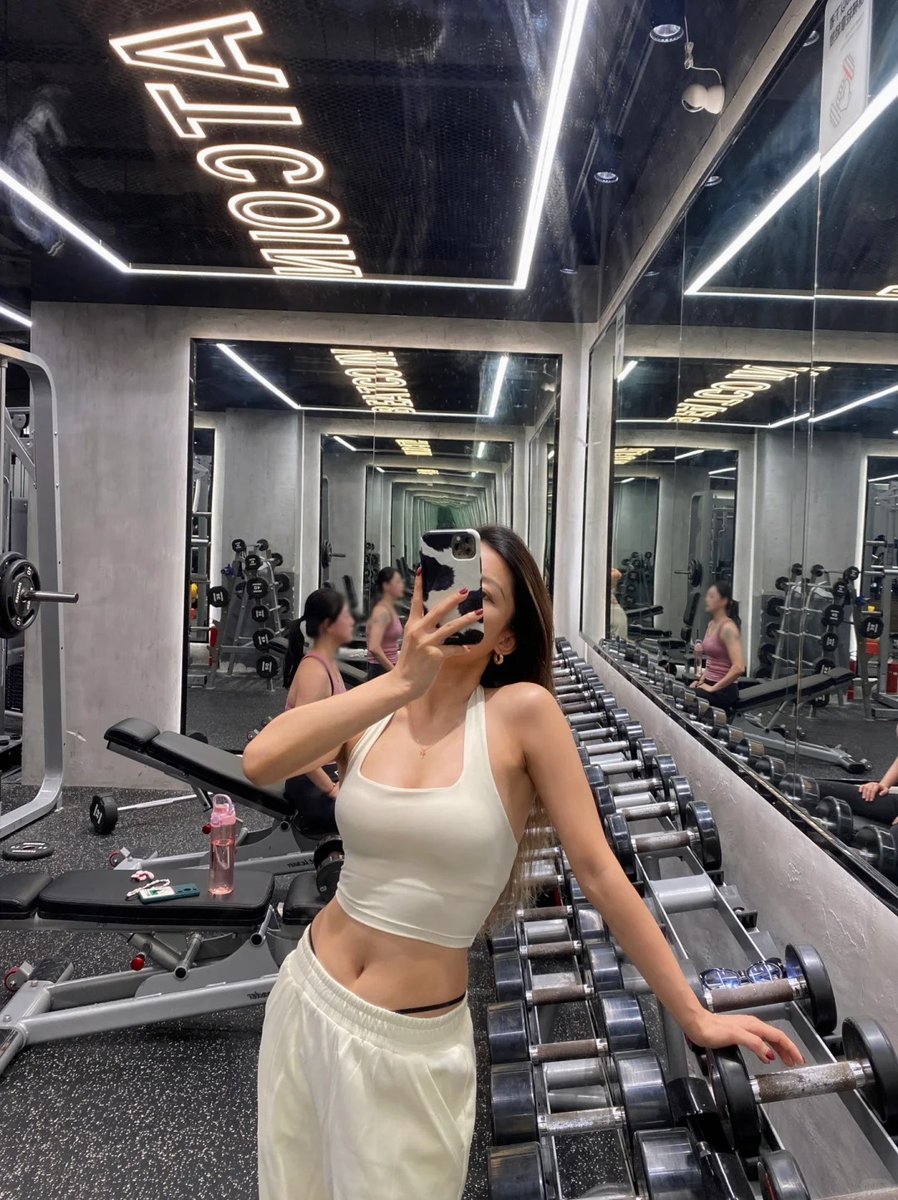 CngrCangr's tweet image. Be a girl with a mind, a woman with attitude, and a lady with class