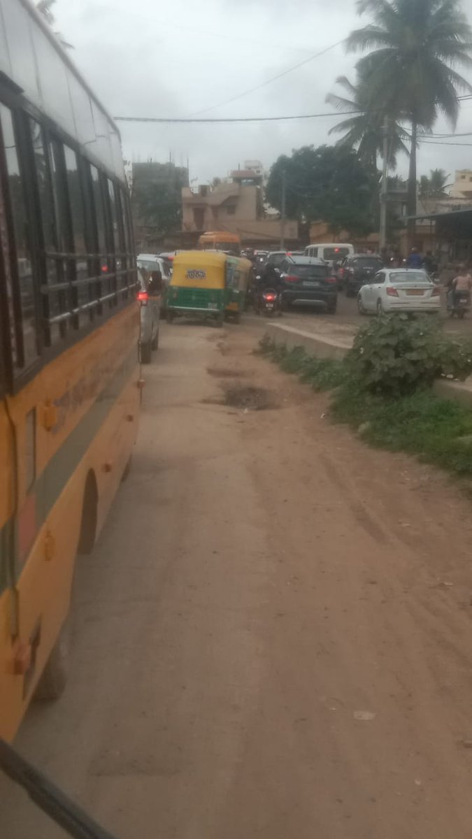 WF_Watcher's tweet image. A few residents in Gunjur area sent me these pics saying Little Kids are getting roasted in School Buses at Panathur Underpass for 1 &amp;amp; 1/2 hours in the morning and nearly 1 hour in the afternoon. [From Gunjur - Kadubeesanahalli]

Parents sending their Kids to New Horizon Gurukul,…