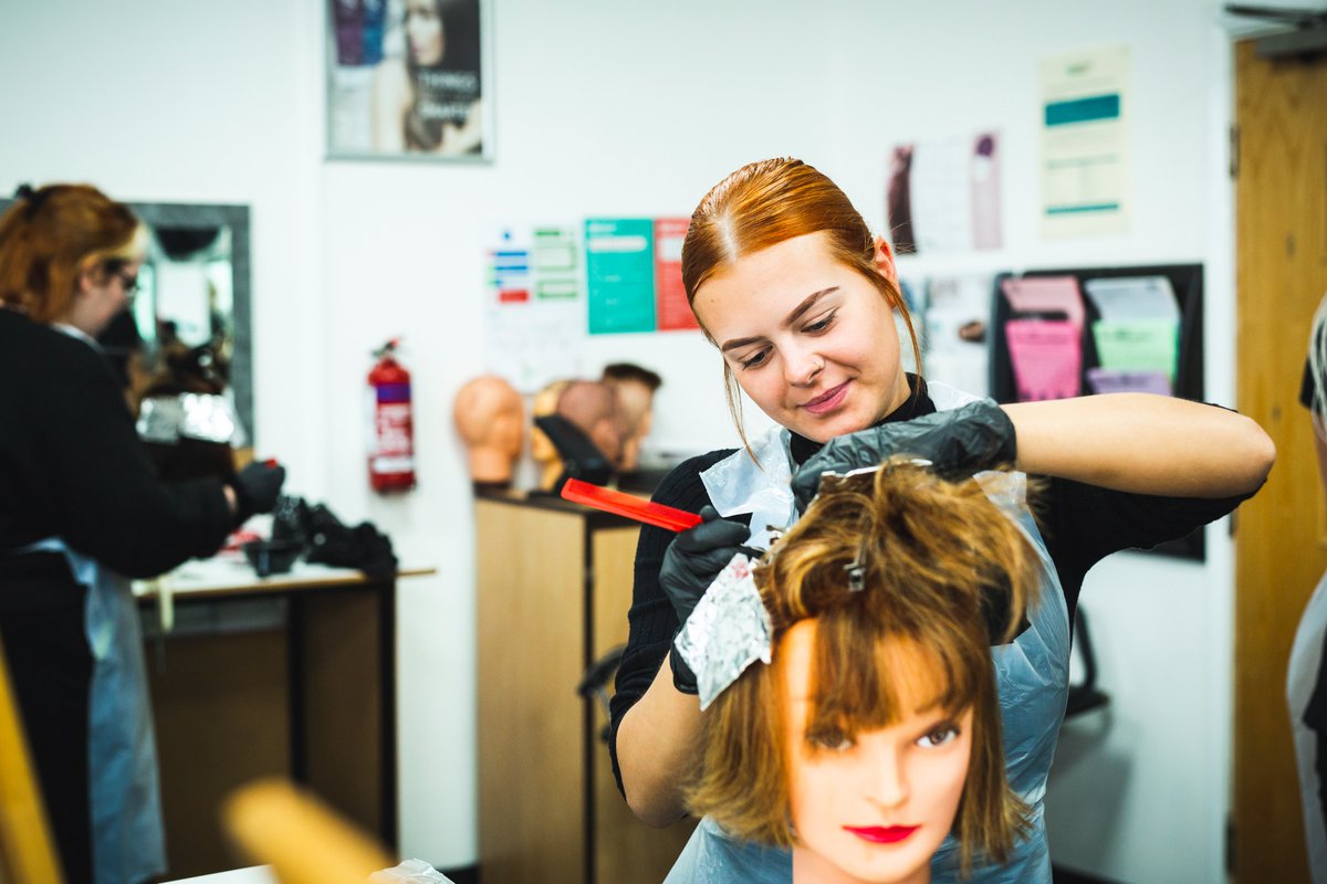 🚶🚶‍♂️🚶‍♀️Do you know an #Apprentice who is going places? Why not nominate them for Apprentice of the Year sponsored by <a href="/CalderdaleCol/">Calderdale College</a> <a href="/RiseCalderdale/">Rise at Calderdale College</a> ? To read the criteria and nominate, visit businessforcalderdale.co.uk/awards/awards-…