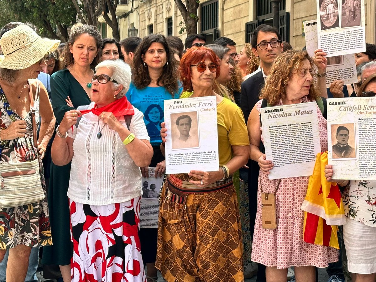 MemoriaMallorca's tweet photo. NO A LA DEROGACIÓ DE LA LLEI DE MEMÒRIA I RECONEIXEMENTS DEMOCRÀTICS DE LES ILLES BALEARS‼️
PROU DE BLANQUEJAR EL FRANQUISME‼️
NI UNA PASSA ENRERA‼️ https://t.co/gGpOMRyU7e