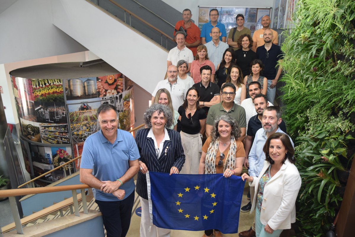 OPECT - UPCT (@opect_upct) on Twitter photo 📣<a href="/UPCToficial/">Universidad Politécnica de Cartagena | UPCT</a> consigue 3️⃣millones de euros para contratar a 16 investigadores #postdoctorales de Ingeniería Agroalimentaria
El proyecto🇪🇺 #AgriFOODTech está financiado por la convocatoria #COFUND <a href="/MSCActions/">Marie Skłodowska-Curie Actions</a> de <a href="/HorizonEU/">Horizon Europe 🇪🇺</a>
📆Se desarrolla en 5 años
🔗upct.es/noticias/2024-… 📣<a href="/UPCToficial/">Universidad Politécnica de Cartagena | UPCT</a> consigue 3️⃣millones de euros para contratar a 16 investigadores #postdoctorales de Ingeniería Agroalimentaria
El proyecto🇪🇺 #AgriFOODTech está financiado por la convocatoria #COFUND <a href="/MSCActions/">Marie Skłodowska-Curie Actions</a> de <a href="/HorizonEU/">Horizon Europe 🇪🇺</a>
📆Se desarrolla en 5 años
🔗upct.es/noticias/2024-…