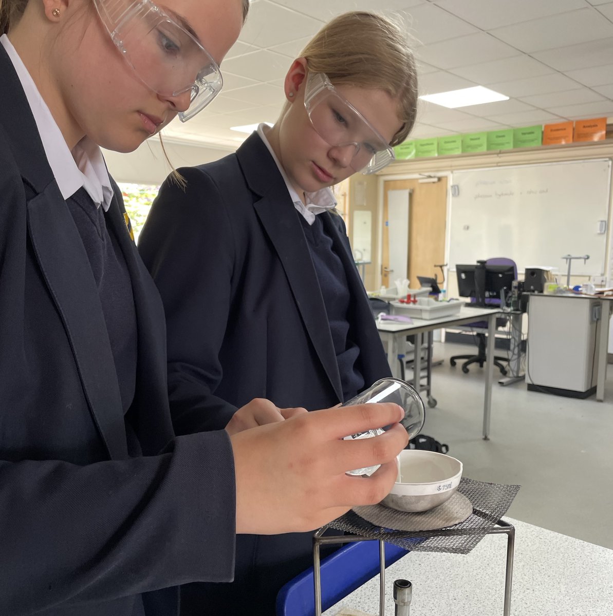 sirjohnlawes's tweet image. Year 7 students were putting theory into practise and learning how to make salt in science class by conducting a practical experiment using neutralisation reactions of mixing acid and alkalis together – bringing science to life! #sciencelesson @SJLScience