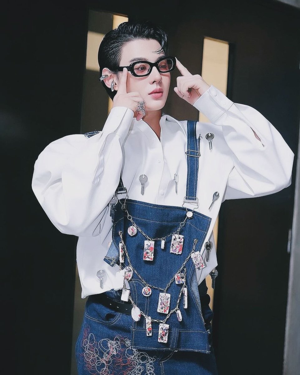 ระหว่างแชมพูกับเรา อะไรเข้าตาเธอมากกว่ากัน 🤓 #Saint_sup #MingEr