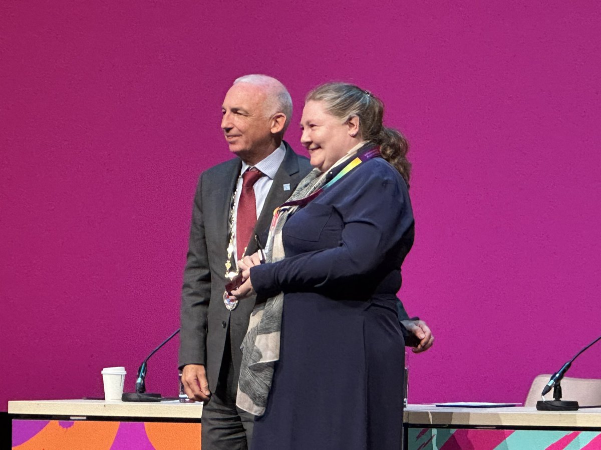 Helen (@helenlivett) on Twitter photo Massive congratulations to <a href="/LeighDonnelly4/">Dr Leigh Donnelly</a> for her presidents award for sustainability in endoscopy. #BSGLIVE24 Massive congratulations to <a href="/LeighDonnelly4/">Dr Leigh Donnelly</a> for her presidents award for sustainability in endoscopy. #BSGLIVE24