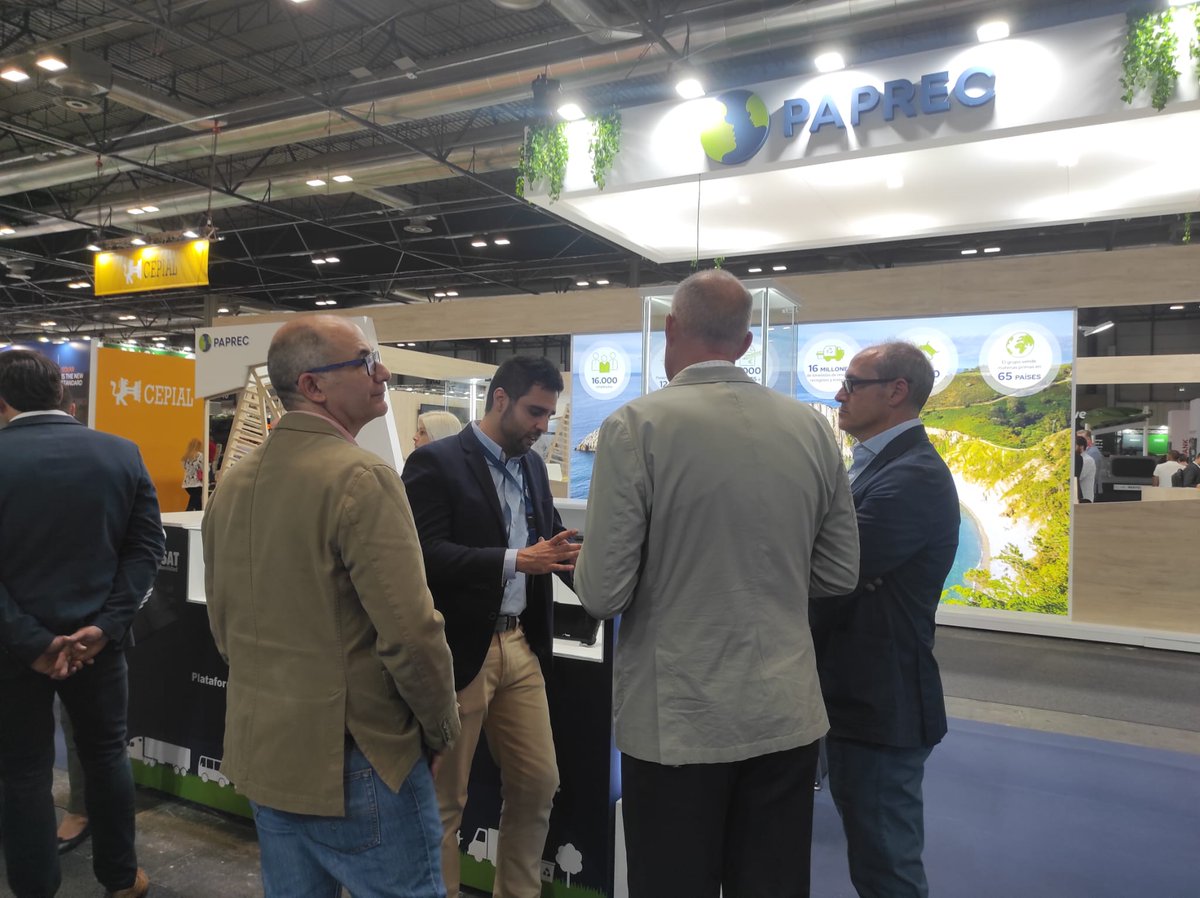 MOVISAT_es's tweet photo. Gran afluencia de público en las primeras horas de feria. No pierdas la oportunidad de visitar nuestro stand en #TECMA! 
El equipo de @MOVISAT_es os atenderá en el stand 8D15 de @IFEMA https://t.co/99EXryCHLD