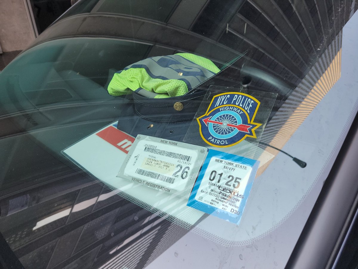 placardabuse's tweet image. This personal car that was parked illegally in front of @FoxNews had a FOX #FakePlacard covered by a @NYPDnews #FancyHat and #TheftVest.

@NYPDTransport was letting somebody ostensibly associated with dirty cops get away with breaking the law. And it&apos;s constant in this spot.