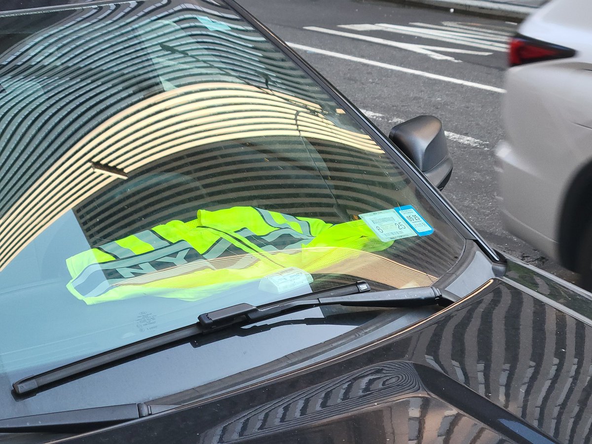 placardabuse's tweet image. This personal car that was parked illegally in front of @FoxNews had a FOX #FakePlacard covered by a @NYPDnews #FancyHat and #TheftVest.

@NYPDTransport was letting somebody ostensibly associated with dirty cops get away with breaking the law. And it&apos;s constant in this spot.