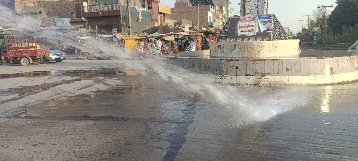 SohaibBherthMPA's tweet photo. ستھرا پنجاب ، مہکتا پنجاب
 پنجاب میں عرق گلاب کا اسپرے 
 پنجاب کے عوام ہمشیہ یاد رکھیں گے https://t.co/KSnqmoJY5j