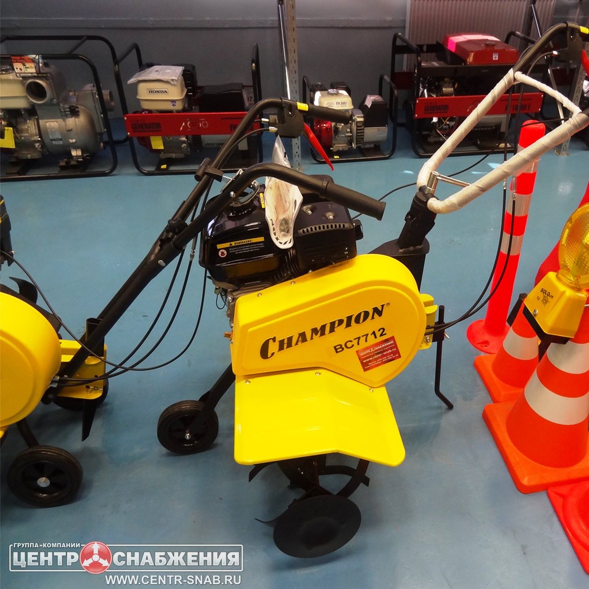 centr_snab's tweet image. Наши отгрузки:
#СадоваяТехника
Предлагаем к поставке более 10 тысяч наименований садовой техники:
Бензопилы, газонокосилки, мотоблоки, мотокосы, минитракторы, электропилы, кусторезы, триммеры, воздуходувки, насосы и мн.др.!
☎(812/495) 640-40-01
​​🌐centr-snab.ru