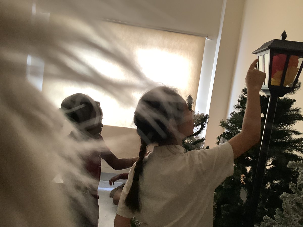 ThamesideSch's tweet photo. A few more from our trip through the wardrobe. The children are looking forward to spending time reading The Lion, the witch and the wardrobe in here 🙂📚🌲🌨️🦁 @theliteracytree #year4tps #lionstps #leopardstps #stepintoNarnia https://t.co/UsnD5V0v5Y