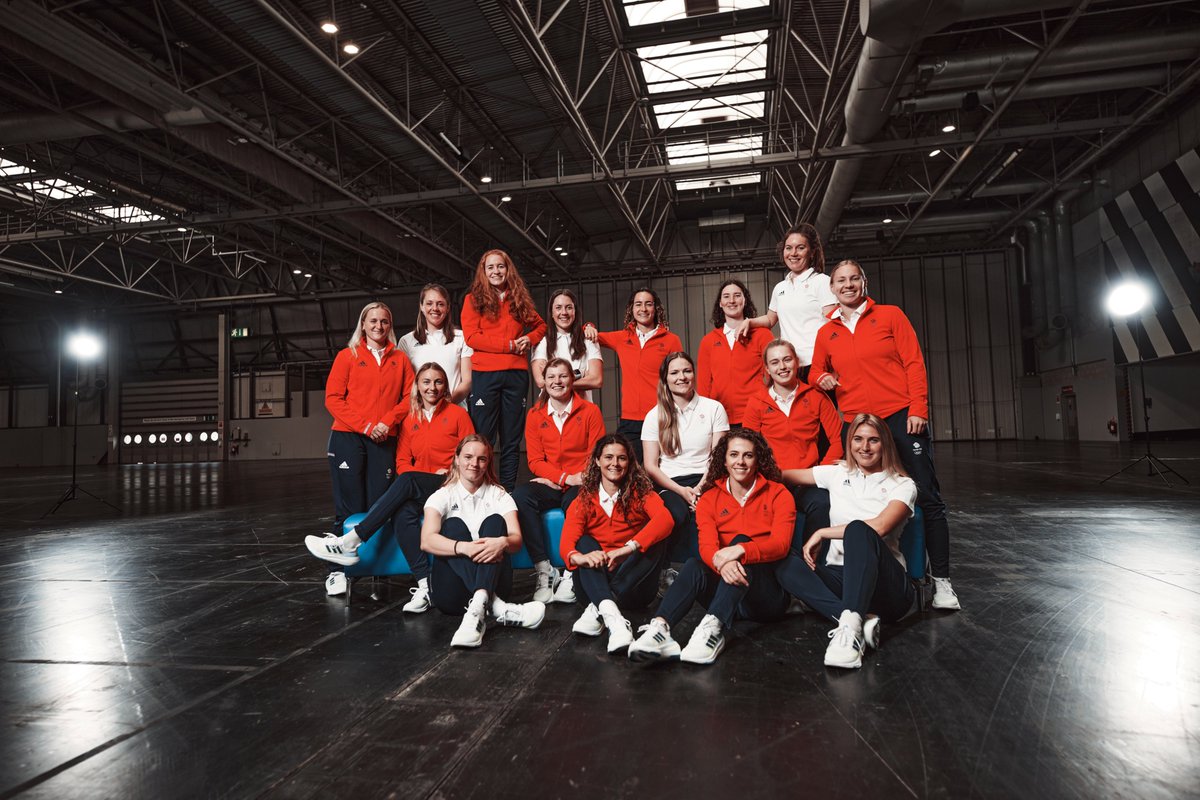 TeamGB's tweet photo. Squad. 

@GBHockey 🥰 https://t.co/ieWDZ4WQ3B