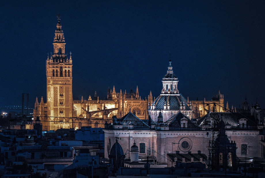 spain's tweet photo. The sight of #Seville's illuminated landmarks set against the inky night sky is pretty special! 😍
Where's your favourite place in Spain to take an evening stroll? 🤔
https://t.co/gXfEe0Mdxi
#VisitSpain #YouDeserveSpain #SpainCities https://t.co/fCKgU3cYVn