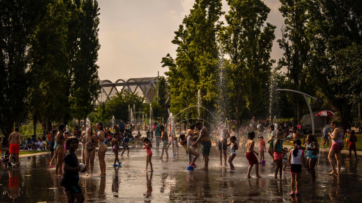 As parts of Greece, Cyprus and Türkiye face searing heatwaves, here are some of the best ways to cool cities and how trees, water and green buildings can help. ow.ly/Bncr30sEkiY #infrastructure #planning