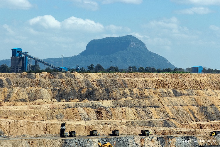 dasanshuman75's tweet photo. #Hasdeo forest @ Chhattisgarh is vanishing under coal mine! Are these really future looking and sustainable development? @moefcc @INCChhattisgarh @BJP4CGState @PMOIndia @PSainath_org https://t.co/ZD0tt57KBp