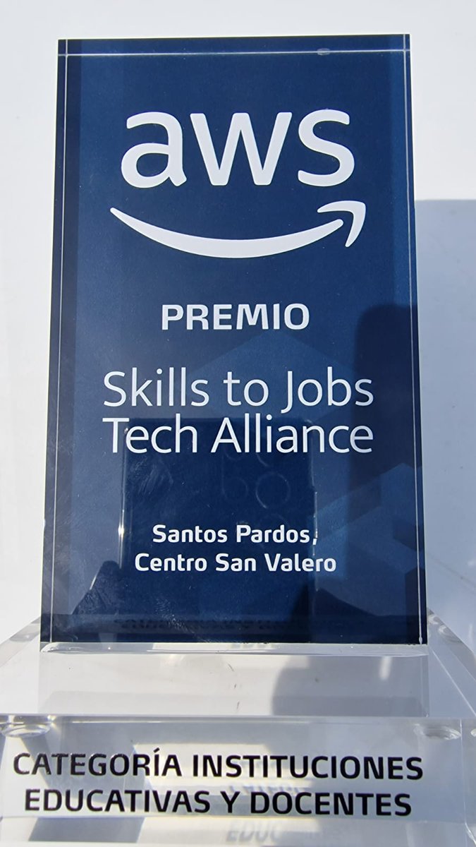 👉 <a href="/AWSSummit/">AWS Summits 2014</a>  el mayor evento de <a href="/awscloud/">Amazon Web Services</a> reconoce, en la Categoría de Instituciones Educativas y Docentes, con el Premio "Skills to Jobs Tech Alliance" a #CentroSanValero de la mano de Santos Pardos, docente de Informática y promotor de #AWS.

#FP #informatica