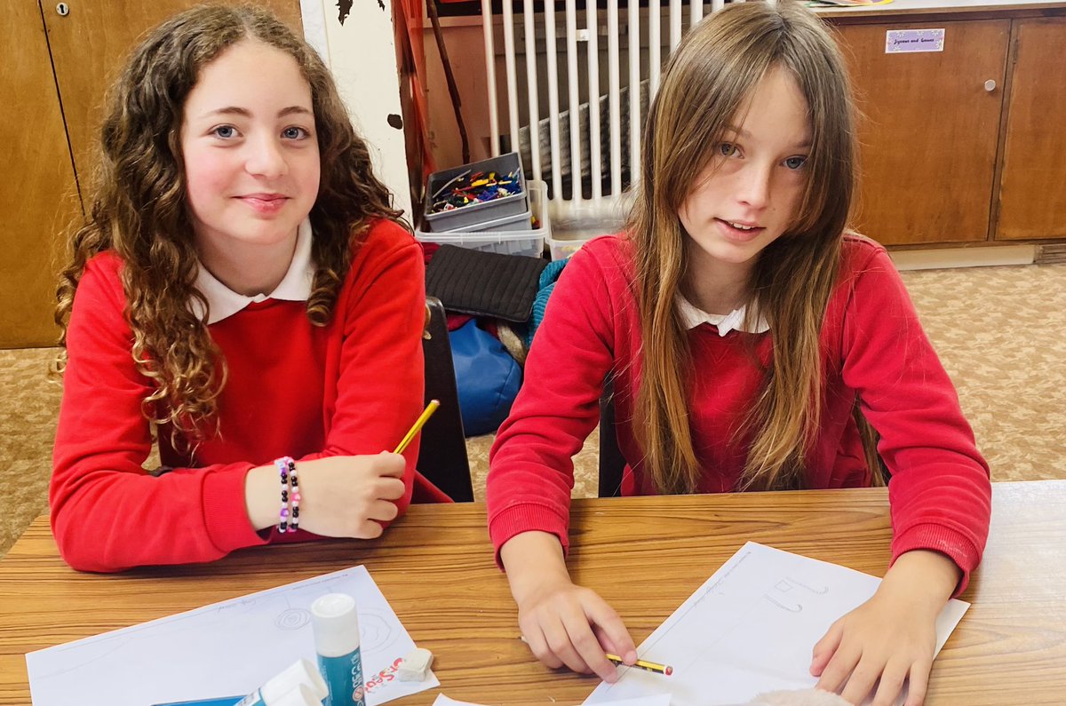 ‘Moving-up’ morning in P 6,7 … some numeracy, literacy and science in the big class. Well done everyone! 👍🤩👏