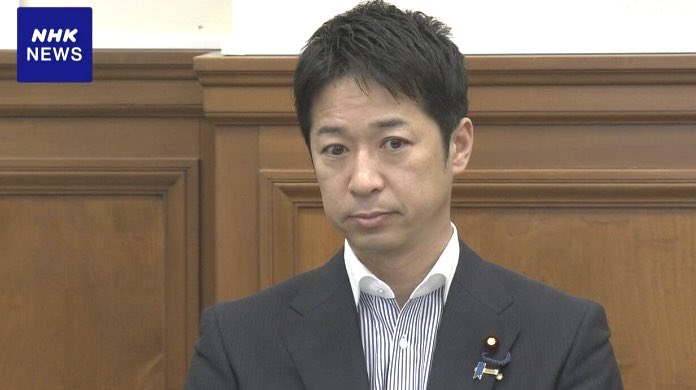 nihonchushinbun's tweet photo. 立憲民主党が提出した内閣不信任決議案には法的拘束力があり、可決されると内閣総辞職または衆議院解散が義務だ。一方、日本維新の会が提出した問責決議案は法的拘束力がなく、可決されても内閣総辞職または衆議院解散を強制されるものではない。維新は兼ねてから「自民をピリッとさせる」戦う野党を掲げてきた。"有言実行"するならば、立憲民主党が提出する内閣不信任決議案に賛成するのが筋だ。
https://t.co/dozIQP1o7u