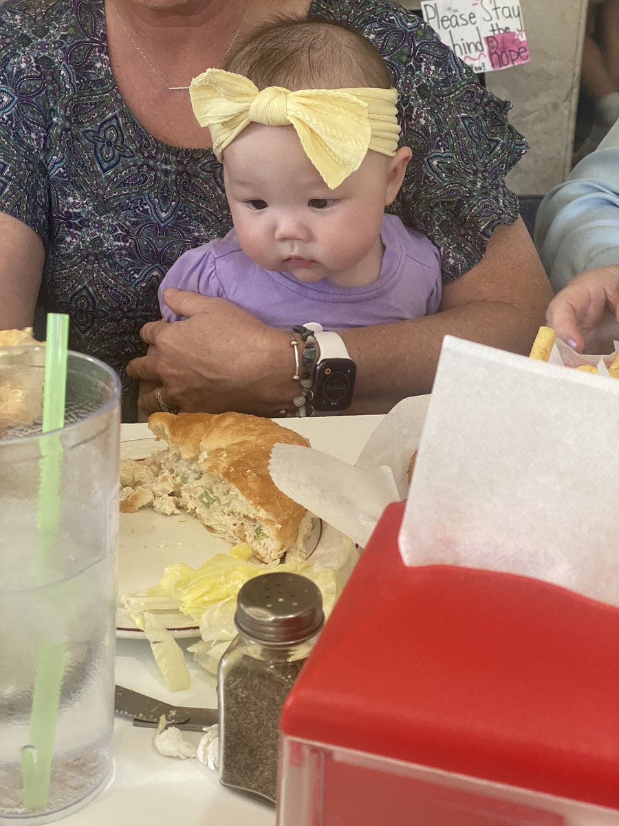 con___ye's tweet image. I hope you all find someone that looks at you the way kaia looks at food