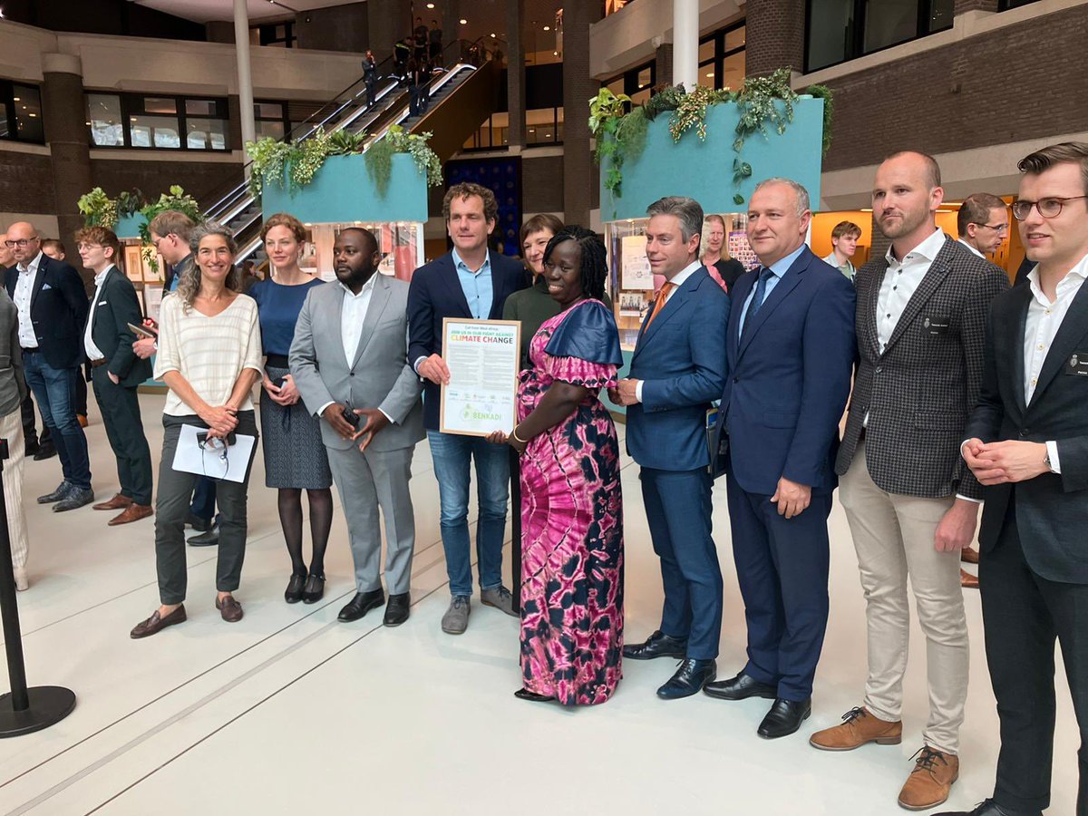 De commissie nam vanmiddag een petitie in ontvangst van Stichting Woord en Daad en partnerorganisaties. Zij vroegen aandacht voor de noodzaak van ambitieus klimaatbeleid in West-Afrika.