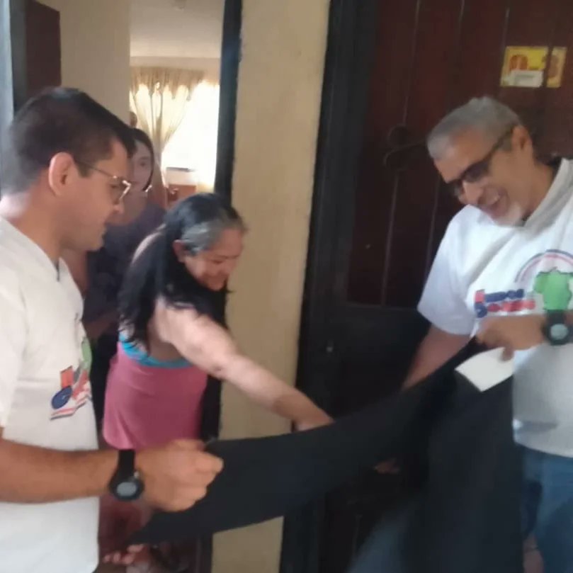 @unidosporcojedes presente en la toma de la Comunidad de los Iranies en San Carlos, llevando el mensaje de unidad y reconciliación entre los Venezolanos y enseñando á los vecinos a votar por nuestro candidato @egonzalezurrutiav. <a href="/EduarjRojas/">Eduardo Rojas</a> <a href="/jacksonpaez19/">Jackson Paez</a>