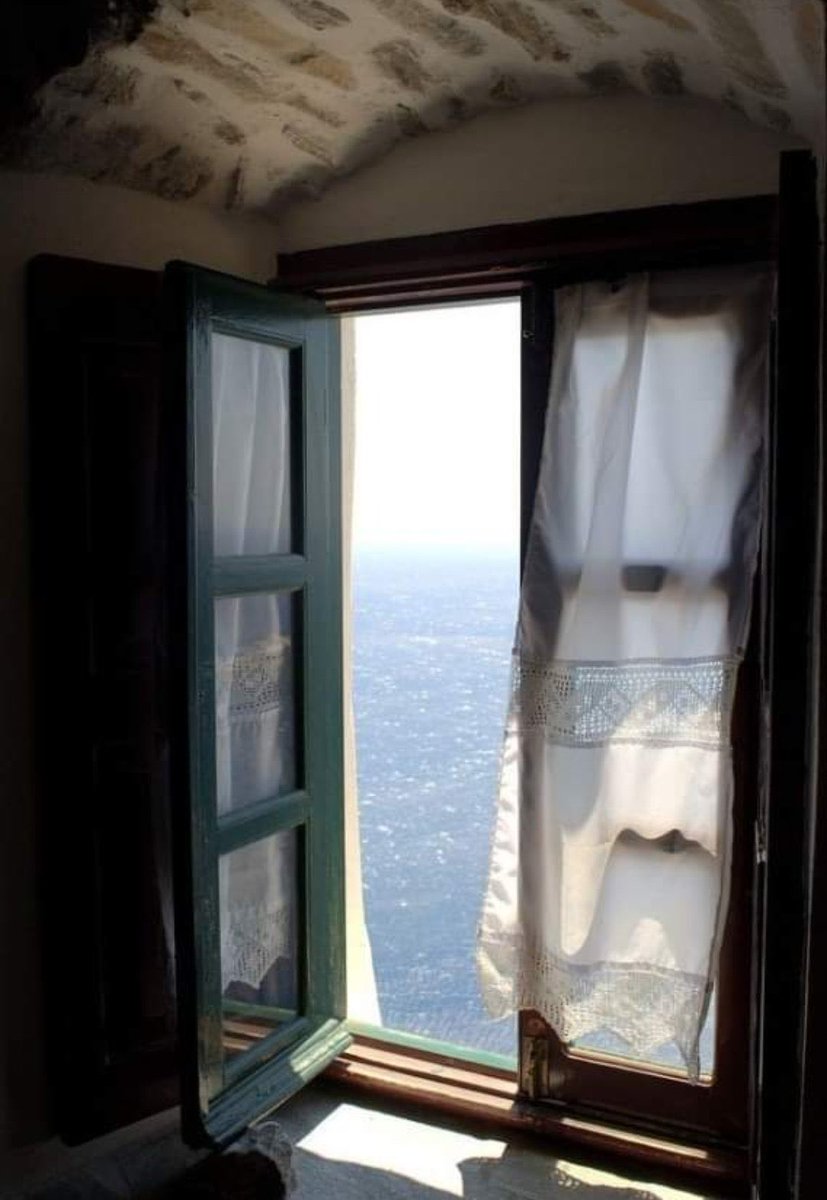 IanCallaway352's tweet image. “Before you let the sun in, mind he wipes his shoes”.
#DylanThomas #UnderMilkWood.