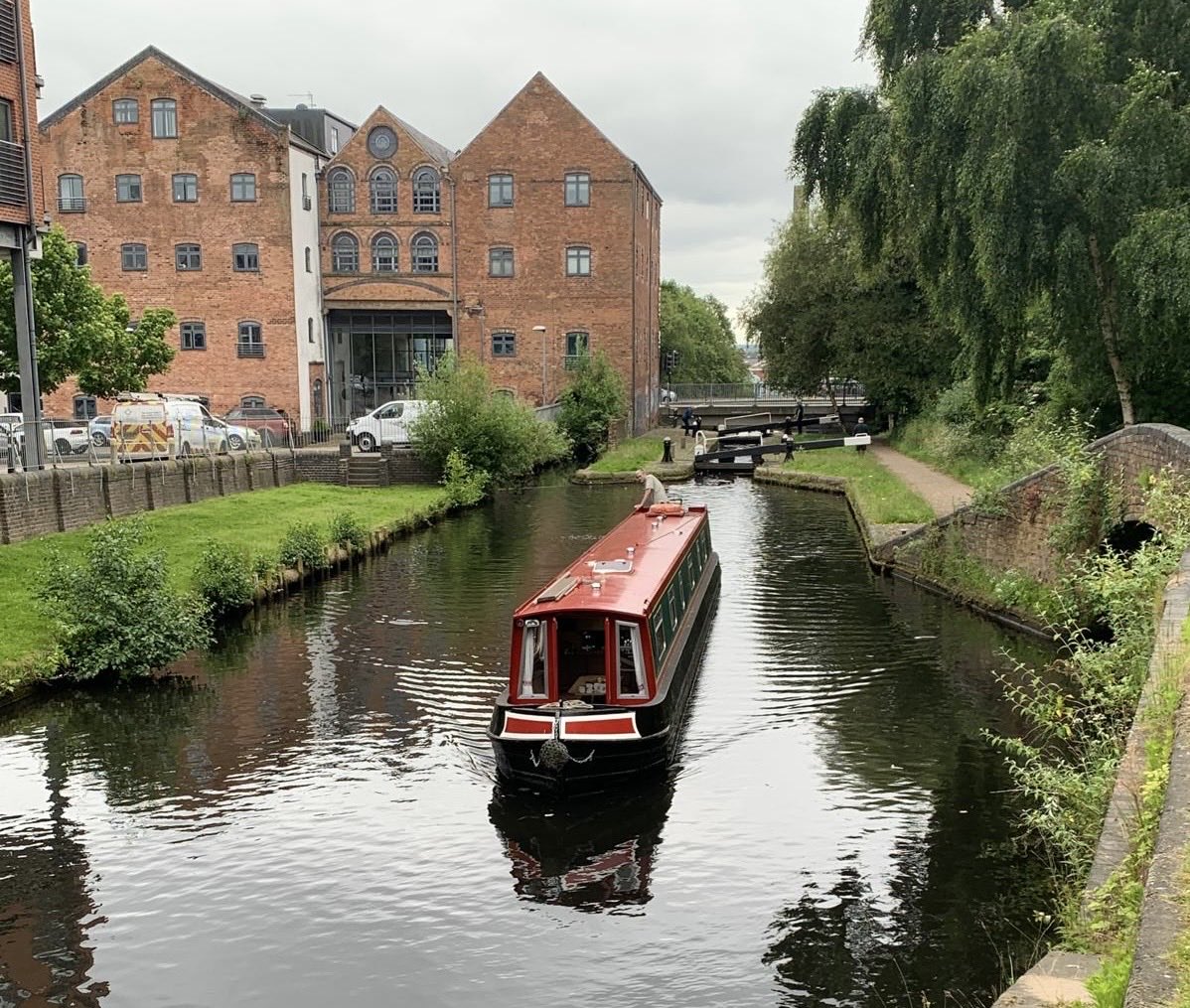 BCNSociety's tweet photo. 14 boats on this week’s Explorer Cruise. Today they were travelling from Walsall Town Basin to Bentley Bridge. Our volunteers helped with the locks as did the Dutch crew of hire boat who happened to be there too! https://t.co/znMUnUXFbn