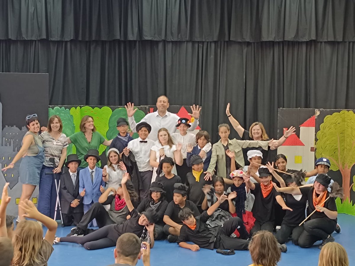 TGNEducacio's tweet photo. ❤️Representació de Mary Poppins per l'alumnat de @EscolaSaavedra  

🎉Gràcies al públic de  @dominiquesTGN per venir

🎭Projecte treballat per l’equip de teatre del servei d’Arts i Educació de l’IMET

@TGNAjuntament
#tarragonaciutateducadora #artsieducació https://t.co/7iHtt2l5R7