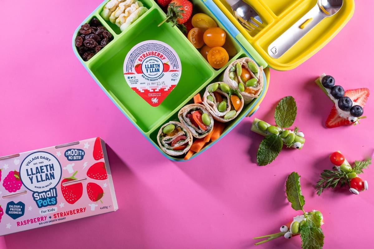 Celebrate International Picnic Day today by getting outside and enjoying nature with friends and family. Make sure you’re prepared, and don’t forget to pack a spoon and your favourite Llaeth y Llan yogurt!
These small pots are also the perfect picnic snack.😋