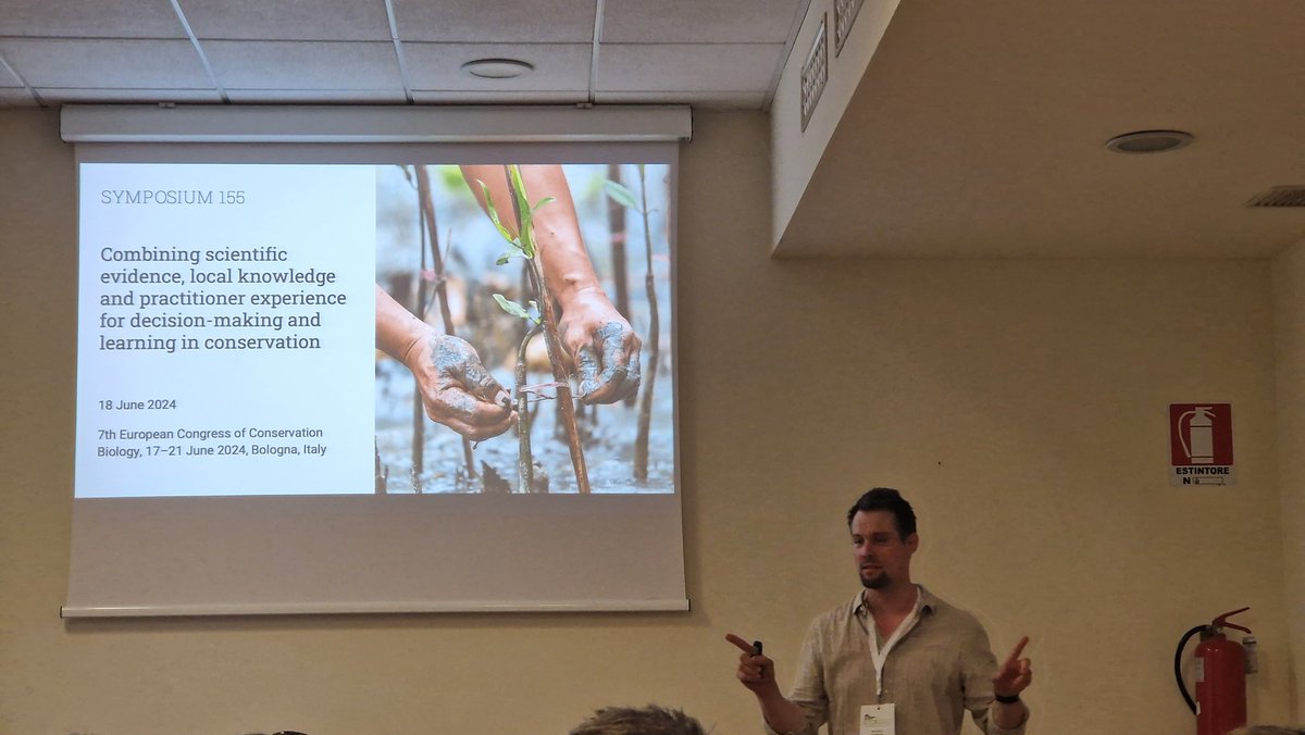 Standing room only for the session on using evidence for decision making in conservation. 'It should be unthinkable for conservationists to make decisions without reflecting on the evidence' says <a href="/Bill_Sutherland/">Bill Sutherland</a> #eccb2024