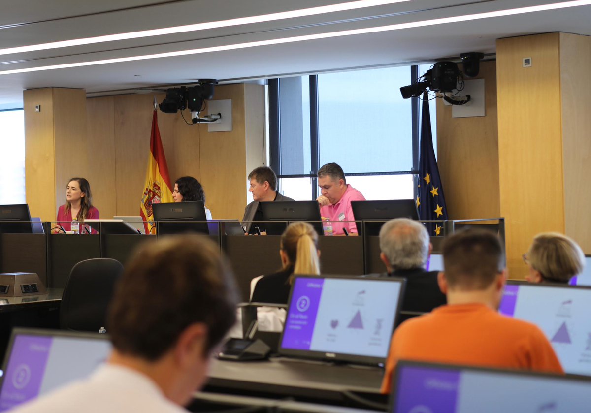 📸 La #OficinaC organiza un nuevo #DiálogoC sobre enfermedades neurodegenerativas entre diputados y diputados del <a href="/Congreso_Es/">Congreso</a> y personal científico experto en el contexto de la Comisión de Derechos Sociales y Consumo.