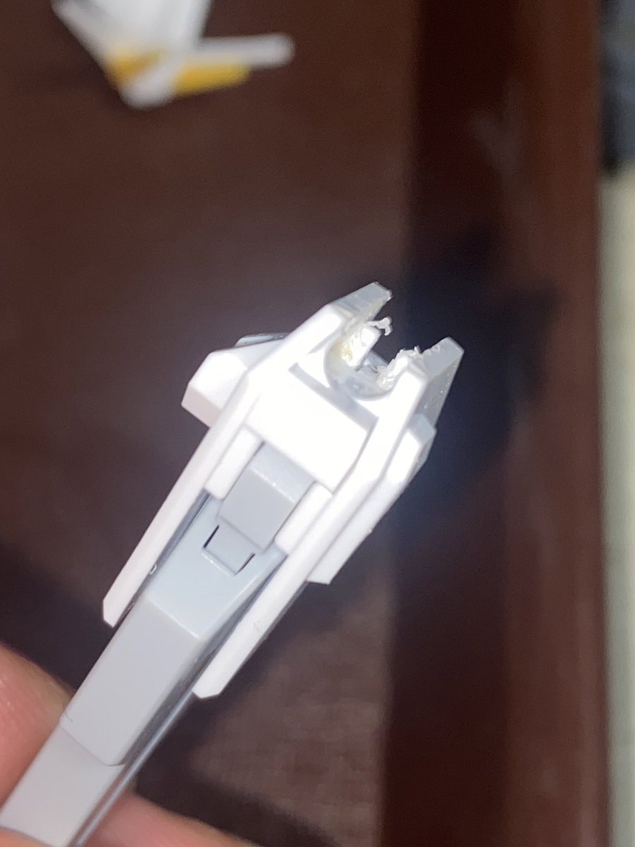 写真じゃわかりにくいけど、100均のゼリー瞬着をユルユル関節なとこに爪楊枝で肉盛して、ギチギチに安定するようにしたった 