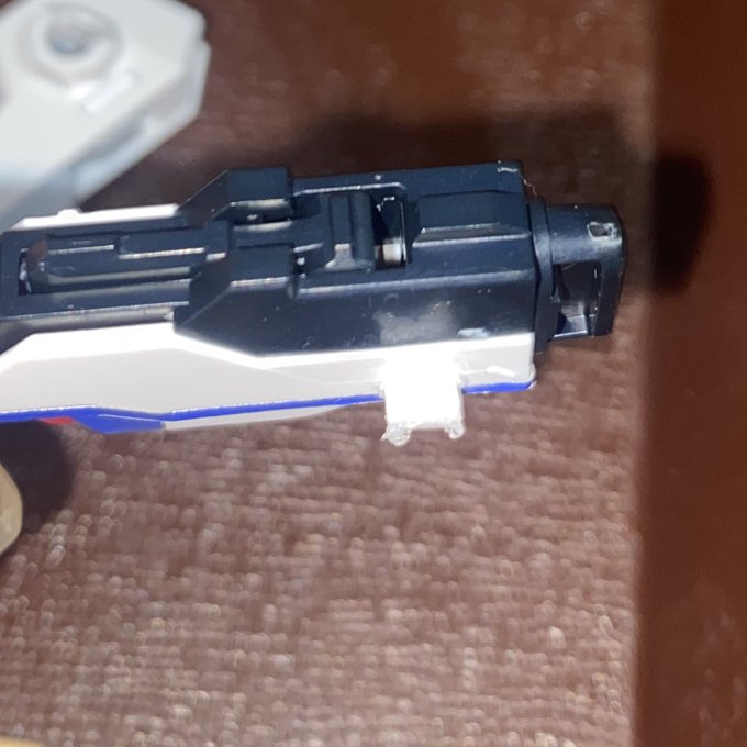 写真じゃわかりにくいけど、100均のゼリー瞬着をユルユル関節なとこに爪楊枝で肉盛して、ギチギチに安定するようにしたった 