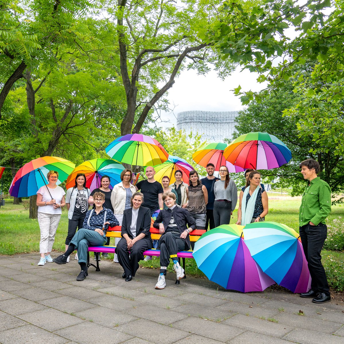BTU_CS's tweet image. 🏳️‍🌈BTU hisst Regenbogenfahne:
Die BTU hat am Montag mit dem Hissen der Regenbogenfahne die #CSD-Aktionswochen für #Cottbus und die #Niederlausitz eröffnet.
b-tu.de/news/artikel/2…
👉Das gesamte Programm der CSD-Aktionswochen gibt es beim @CSDCB:
csd-cottbus.info/index.php?view…