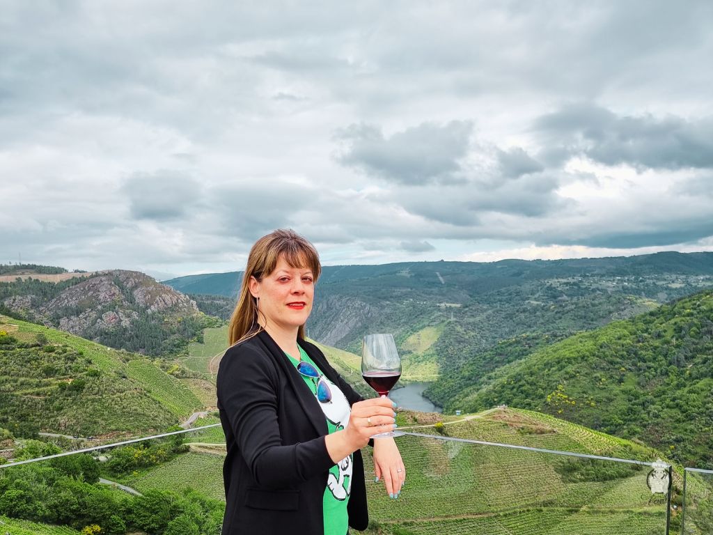 🆕🍷 Descubre una de las bodegas más visitadas de Galicia. Magníficos vinos y un entorno natural espectacular te esperan en bodega Regina Viarum ¿te vienes?
dondecomenoelia.es/bodega-regina-…