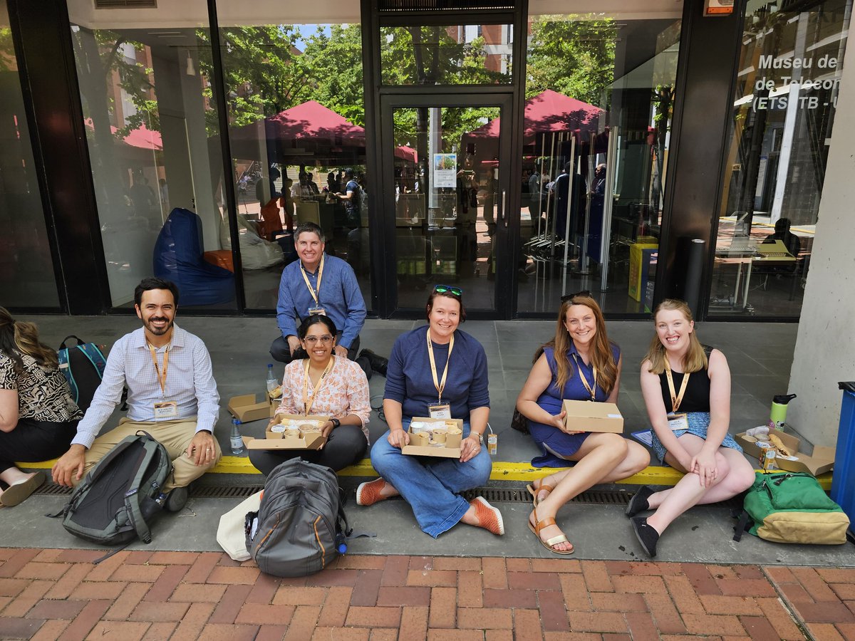 Fun lunchbreak with some other US-based geotechs at ISC7 including <a href="/juliesarus/">Julie Paprocki</a>, <a href="/AZekkos/">Dr. Adda A-Zekkos</a>, Clinton Wood, <a href="/MartVAlejandro/">Alejandro Martinez</a> and student