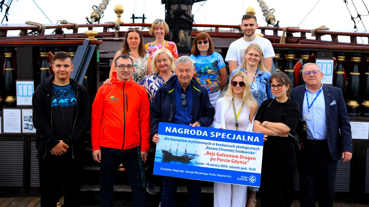Dziś w rejsie🚢 na pokładzie statku „Dragon”🐉 uczestniczyli laureaci projektu edukacyjnego🎓 „Lider Lokalnej Ekologii”🌿, zrealizowanegoprzez Zarząd Komunalnego Związku Gmin „Dolina Redy i Chylonki”. 🌊 Rejs to nagroda 🏆 specjalna, którą ufundował Zarząd Morskiego Portu Gdynia.
