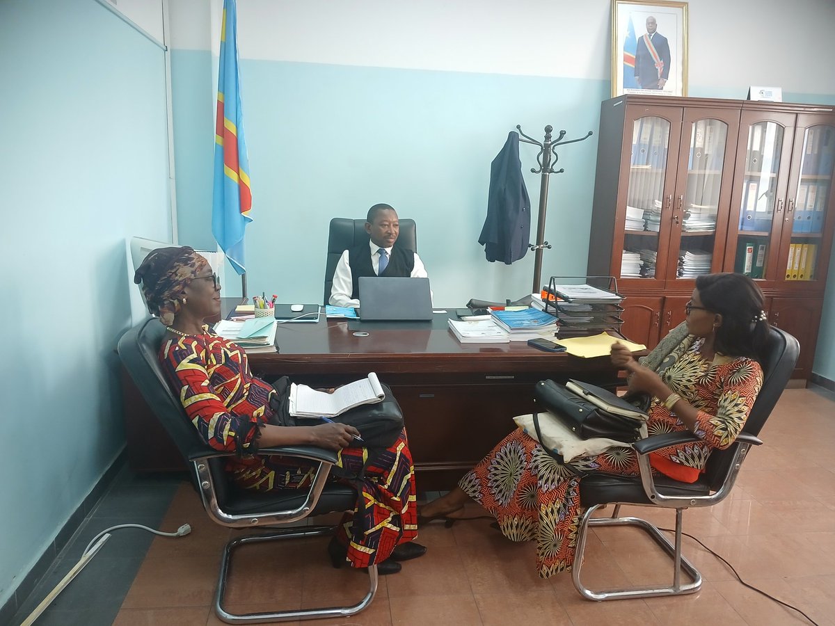 MerveillesKamba's tweet photo. Échanges fructueux avec le Coordonateur de la @Cmrap_Prrap_RDC. Il était question de voir comment la #femme de la @FP_RDC peut aider le gouvernement à réaliser le 6e pillier du Gouvernement @SuminwaJudith,  Renforcer l'efficacité des Services Publics. https://t.co/kP9vQtWY5y