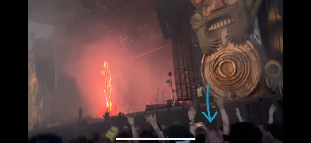 I cannot believe I saw A Little Piece of Heaven live. I cannot fucking believe it (ft. the back of my bonce for proof)