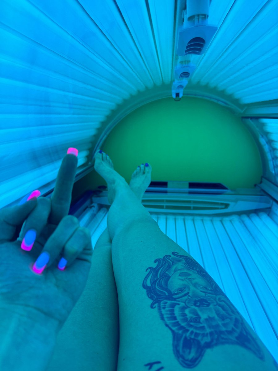missrose_findom's tweet photo. Guten Abend Loser,

Mommy war bei dem Wetter im Soli. Wer mehr wissen will sollte übernehmen.

Am Donnerstag geht’s ab in den Urlaub. Wer freut sich schon? 😏💅🏽 https://t.co/wceZf8vaKB