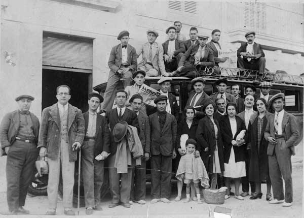 NeusTB_'s tweet photo. No ho va aconseguir el franquisme
No ho aconseguirà ara el neofeixisme

N'Aurora, les Roges i totes les lluitadores antifeixistes seran per sempre més eternes
#FckNazis https://t.co/x0pNyo9Y6K