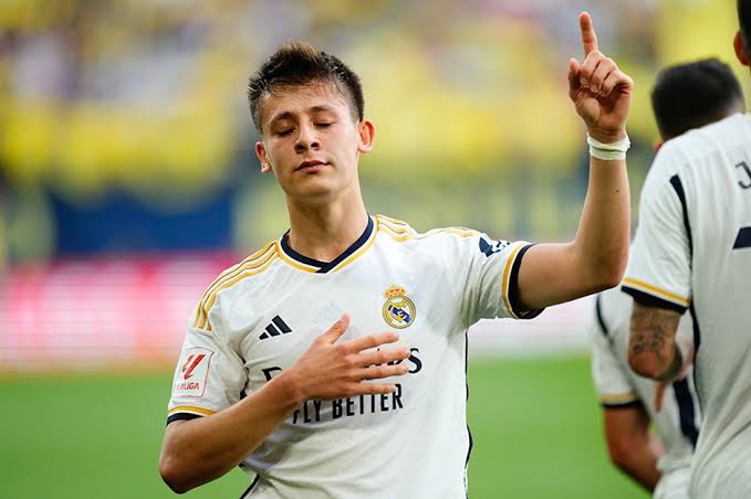 BÖYLE ADAMLAR 100 YILDA BİR GELİR ATATÜRK GİBİ