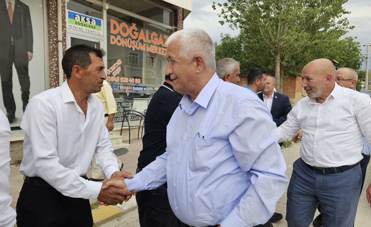 akpartiafyon's tweet photo. 📍Sinanpaşa / Teşkilat Bayramlaşması 
İl Başkanımız Hüseyin Menteş, Milletvekillerimiz Ali Özkaya, İbrahim Yurdunuseven, Hasan Arslan ve İl Genel Meclis Başkanımız Mehmet Siper ile birlikte Sinanpaşa İlçe Teşkilatımızı ziyaret ederek İlçe Başkanımız Nuri Köse, teşkilat mensuplarımız ve hemşehrilerimizle bayramlaştılar. 

Birlik ve beraberlik içerisinde nice güzel bayramlara. #HayırlıBayramlar dileriz.