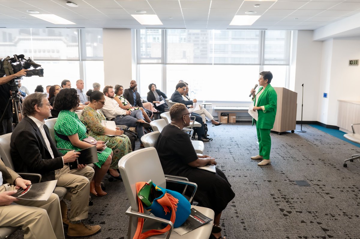 ChiTrust's tweet photo. .@ChiTrust welcomed @RacePowerPolicy to discuss the launch of #ColorOfWealth in #Chicago. The findings are staggering, but they’re not surprising. By narrowing the #wealthgap, we believe the Chicago region will be safer and more prosperous for everyone. https://t.co/eMI4Ed8Xqm https://t.co/zgThGWdCIx